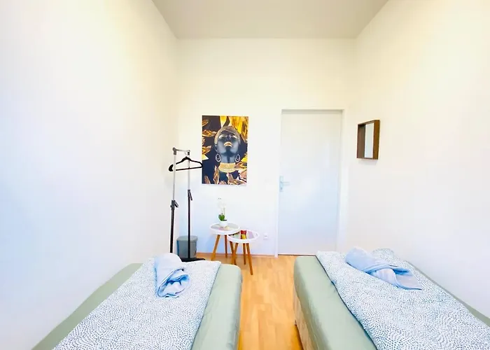 Homestay szállás Comfortable In The 23rd District Of Fr4 *
